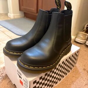 Dr. Martens Womens 7 Black Chelsea Boots